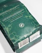 Parte trasera del empaque de cafe relente y logo rainforest